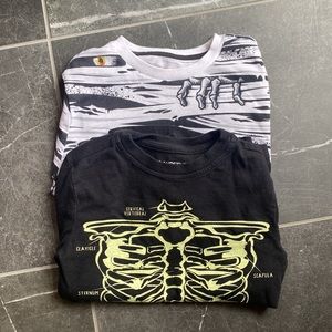 2 Halloween unisex long-sleeved shirts size M. Skeleton glows in dark.